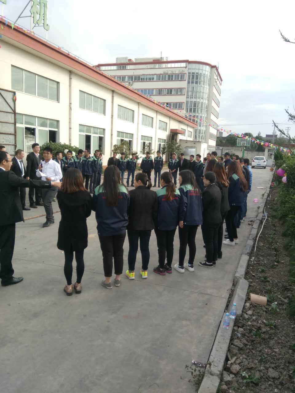 薩震節(jié)能空壓機拔河比賽分隊